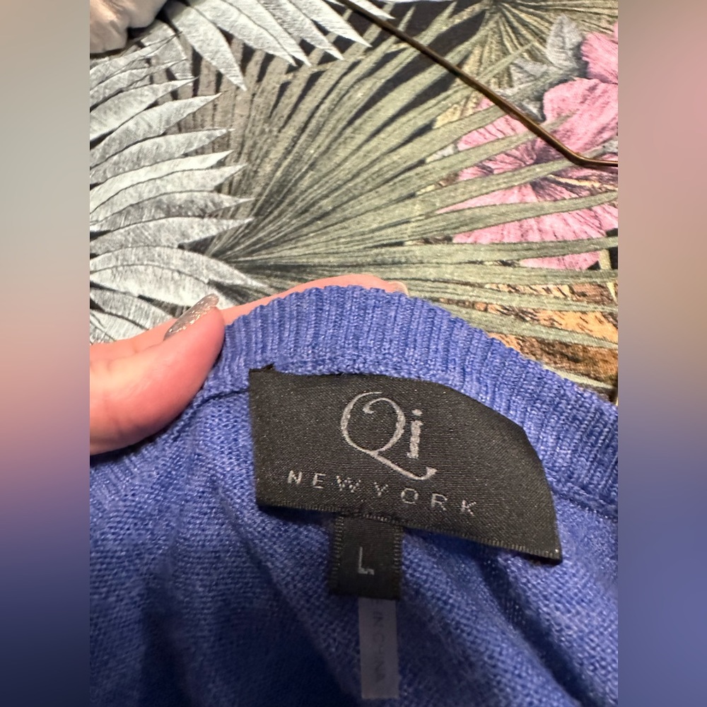 EUC Men’s Qi Button Sweater - Picture 2 of 4